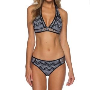 NWOT *SET* BECCA Reveal Courtney Crochet Black White Halter Bikini Size S